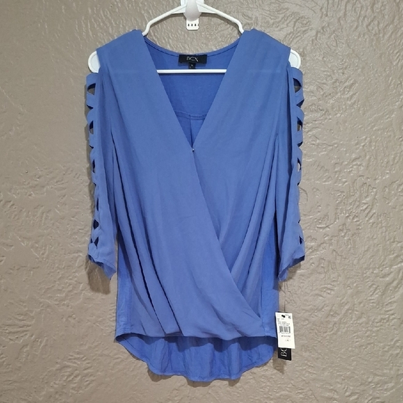 NEW BCX Women's Elegant Periwinkle Blouse Size M - Picture 1 of 9